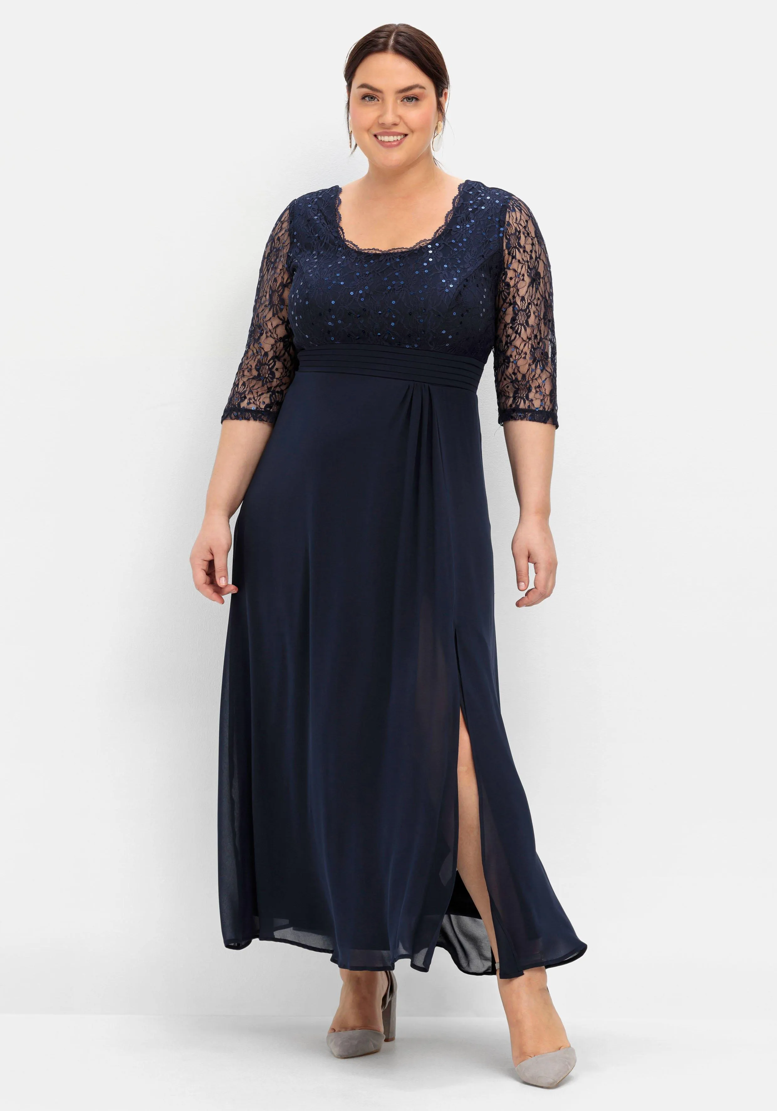 Abendkleid mit floraler Spitze