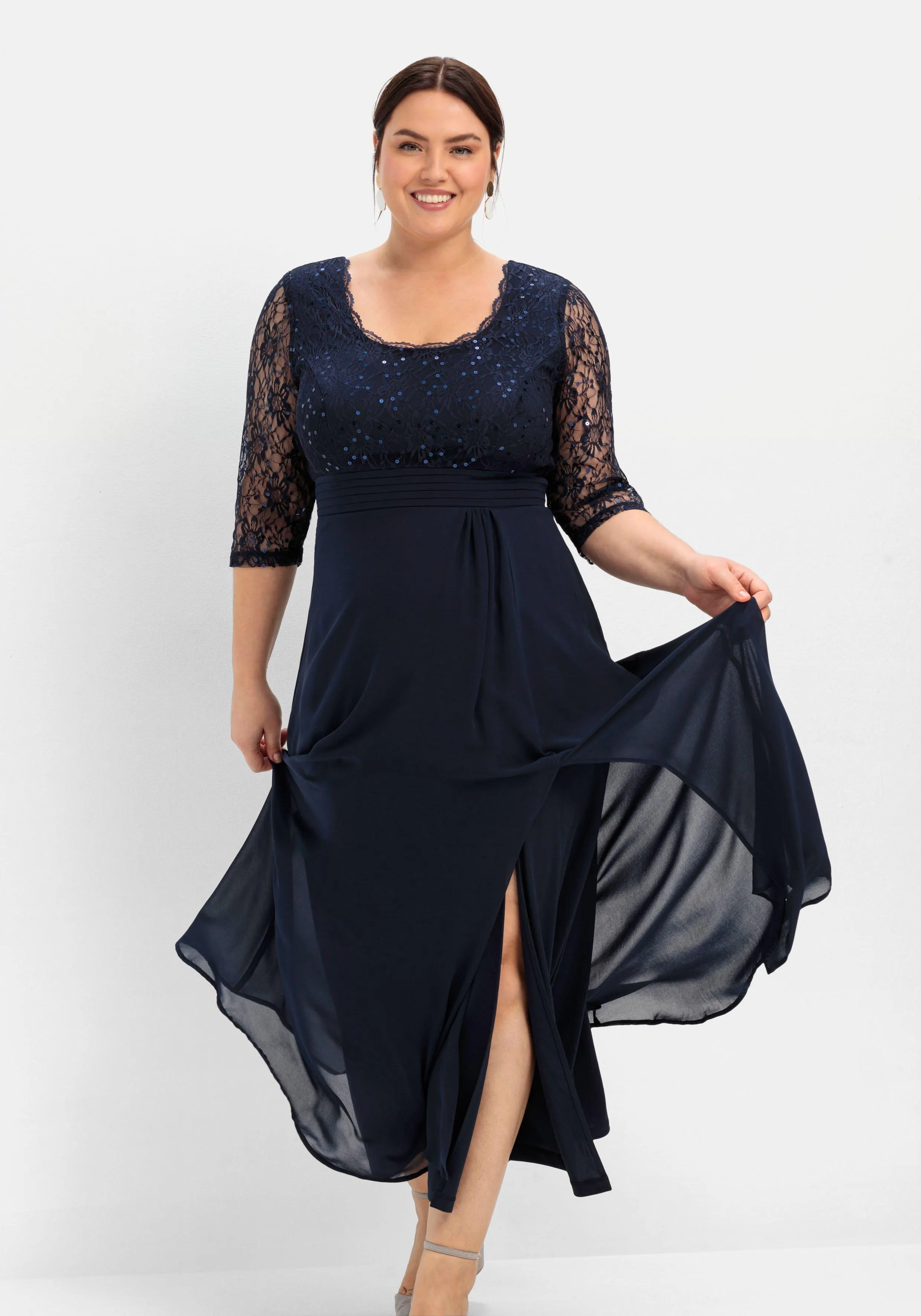 Abendkleid mit floraler Spitze
