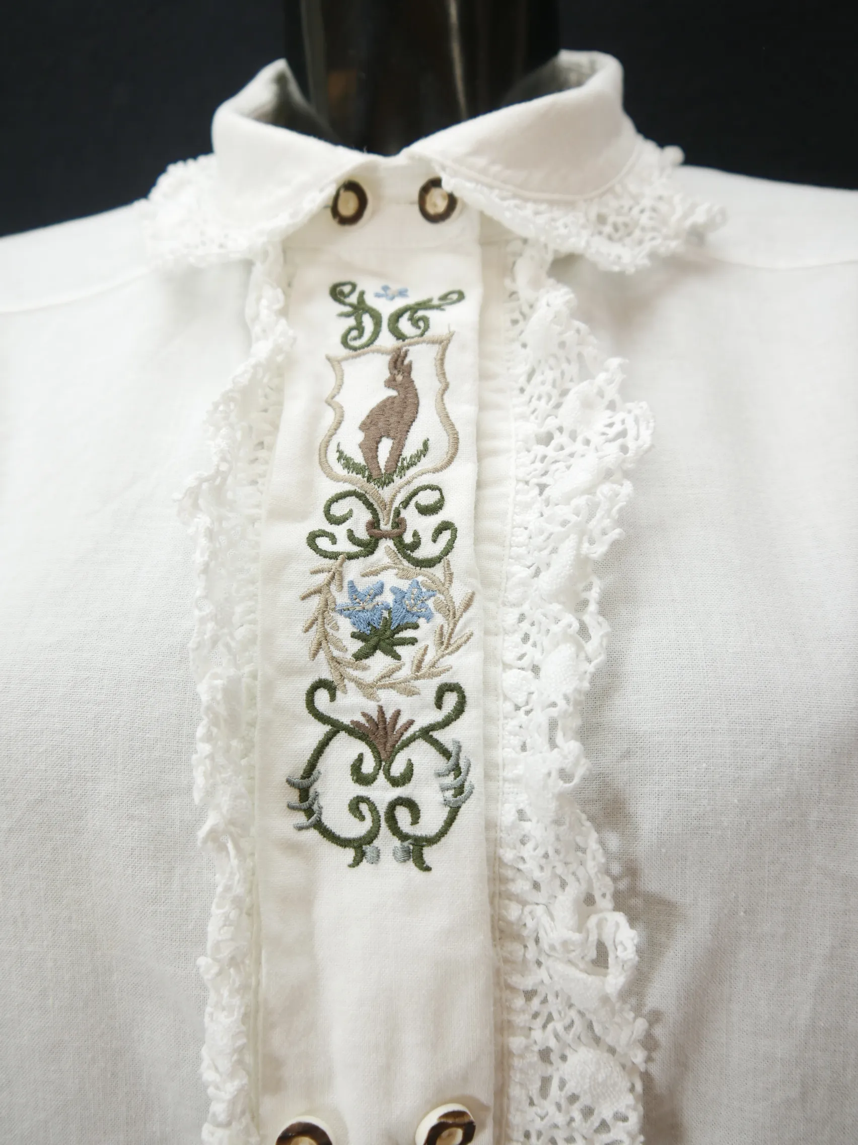 Gr.50 Trachtenbluse weiß Bluse Baumwolle mit Stickerei und Spitze TB7945